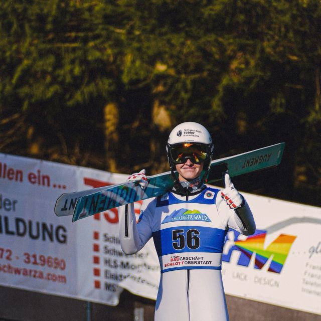 thumbs up for the progress I’ve made in the last few weeks - happy with P4 and P6 at the FIS Cup in Oberhof 🙌🏼🤠
But something was different this time - green landing at the beginning of march 🫨
.
#schwarzachtobler
#skijumpingaut #skijumping #skijumpingfamily #fisskijumping #competition #fisskijumping #athlete #augmentski #niklasbachlinger #instagram #zusammenunschlagbar #sportsphotography #photo #photography 
📸 @rahel.rbgr